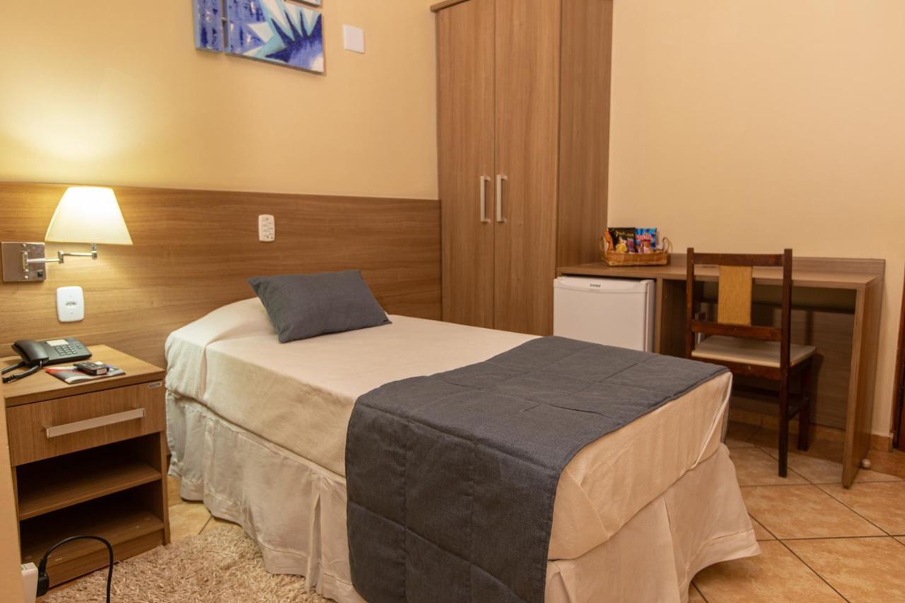 Bm Hotel Сан-Себастьян-ду-Параізу Екстер'єр фото